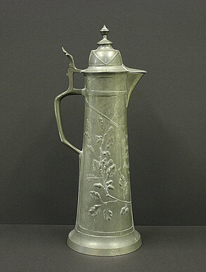 Pewter jug with dedication inscription from the former property of Henny and Siegfried Insel, Oldenburg. Around 1905. © Stadtmuseum Oldenburg