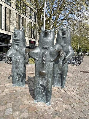 Paul Halbhuber, Drei Bären, Bronze, Schlossplatz, 2022 © Stadtmuseum Oldenburg