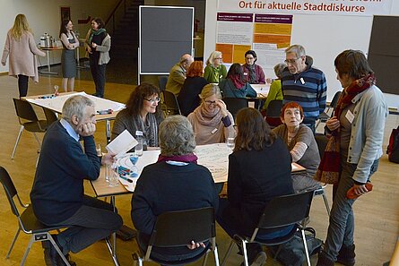 Bürgerinnen und Bürger beim Stadtlabor. Foto: Andrey Gradetchliev