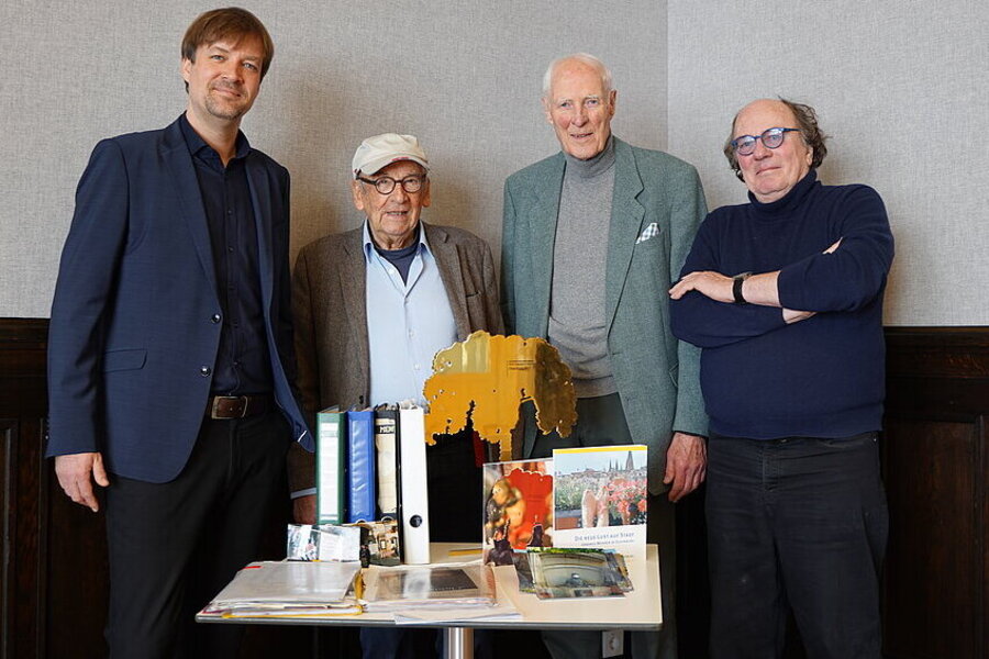 Museumsleiter Dr. Steffen Wiegmann, Axel Koenig, Uwe-Jens Kruse und Han Wätjen © Stadtmuseum Oldenburg