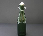Bügelflasche aus Produktion der Oldenburger Glashütte, um 1983. Foto: Stadtmuseum Oldenburg