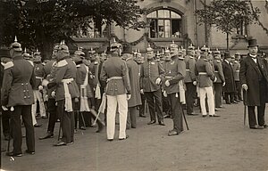 Vor einer Parade 1913. Quelle: Stadtmuseum