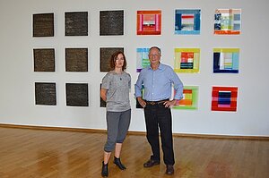 Nicola Stäglich und Wulf Kirschner vor ihrer Crossover-Installation im Stadtmuseum. Foto: Stadtmuseum