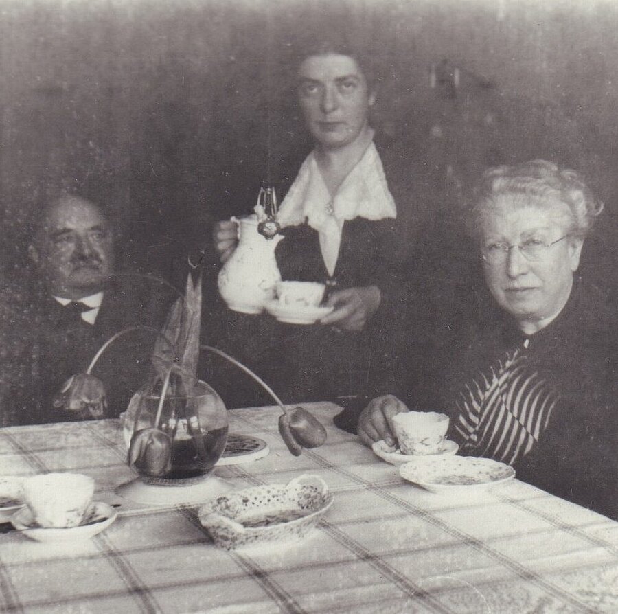 Ehepaar Henny und Siegfried Insel mit Tochter Grete, Hannover 1937 