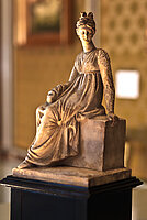 Sitzende Skulptur im Detail. Foto: Gerlinde Domininghaus