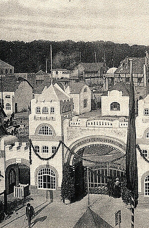Eingangstor der Landesausstellung auf einer Postkarte, ca. 1905. Bild: Stadtmuseum Oldenburg