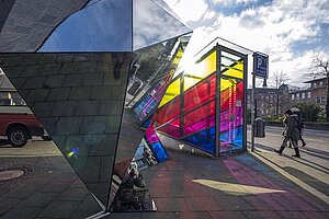 Blick auf die Installationen "Fragmentierung des Ichs" und "Notausgang". Fotos: Nika Kramer