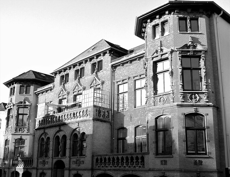 The so-called "Yellow Castle" at Roggemannstraße 25 in Oldenburg's Dobbenviertel district. 2018. © Stadtmuseum Oldenburg