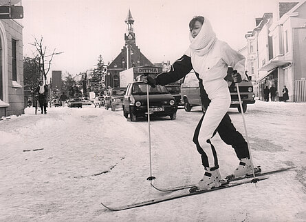 Langlauf auf dem Julius-Mosen-Platz, Januar 1985. Foto: Peter Kreier