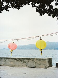 Marco van Duyvendijk, Lanterns, Farbfotografie, 2010