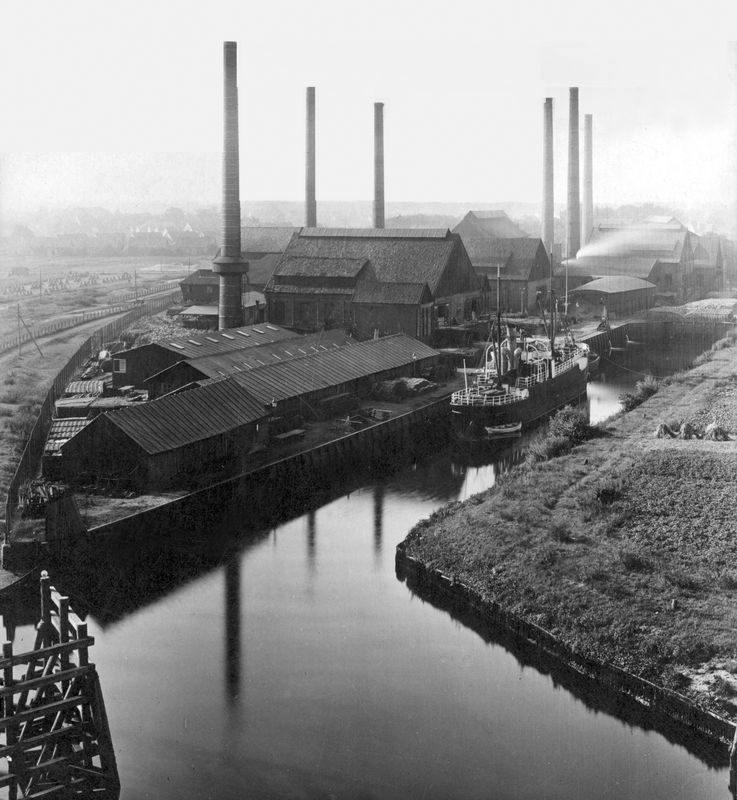 Glashütte mit Werkshafen, um 1870. Foto: Stadtmuseum Oldenburg