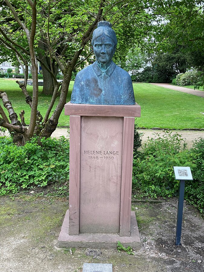 Die Büste von Helene Lange im Cäcilienpark, Foto: Stadt Oldenburg